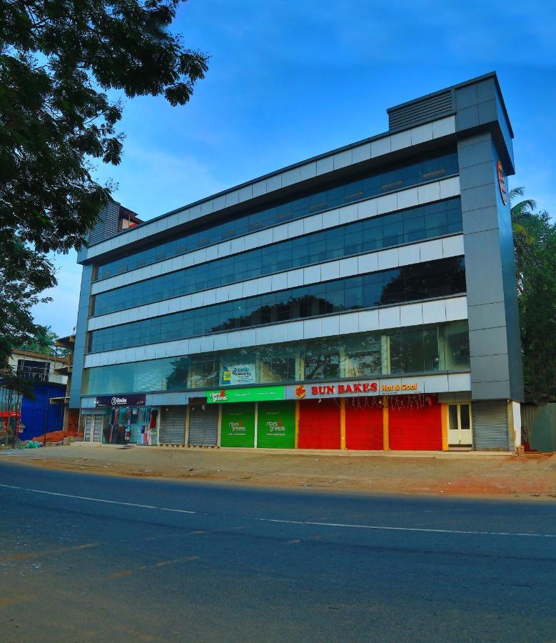 Karibu Residency Hotel Malappuram Buitenkant foto